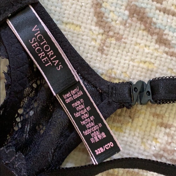 Victoria Secrets Bra - Picture 2 of 2